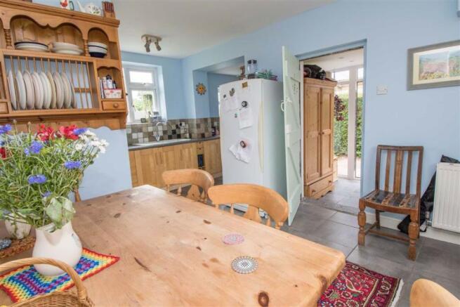 KITCHEN/DINING ROOM