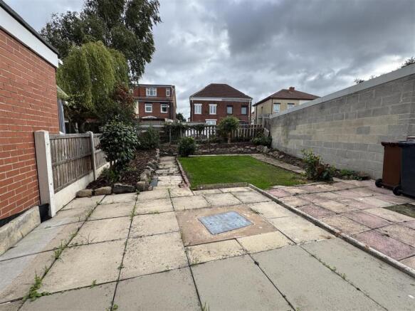 3 bed Semi-Detached to rent Image 11