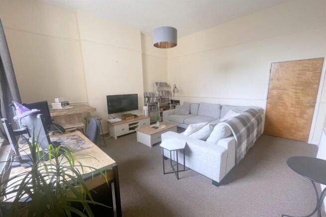 Large Lounge with hi