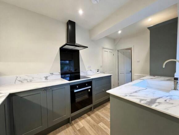 2 bed Terraced to rent Image 5