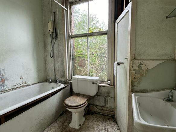 BATHROOM/WC