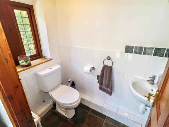 4 bed Detached for sale Image 9