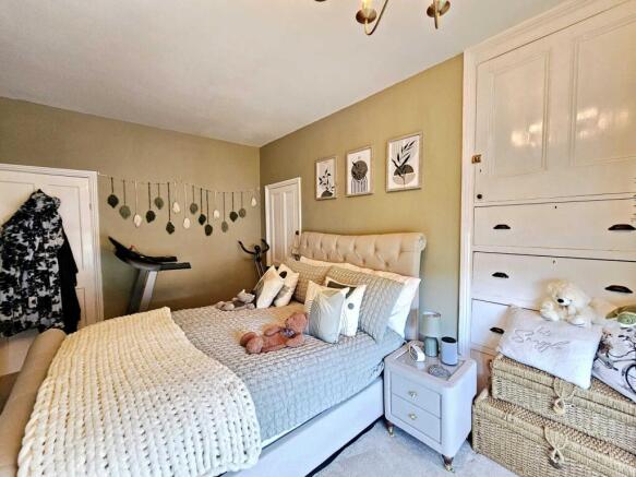 5 bed Flat for sale Image 12