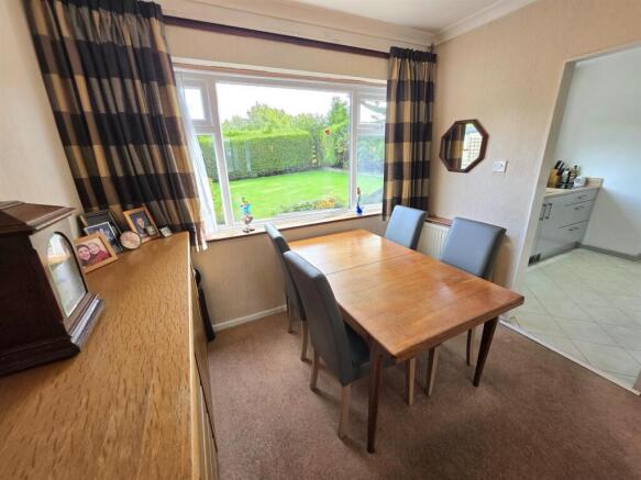 Hilary Avenue, Heald Green photo 5