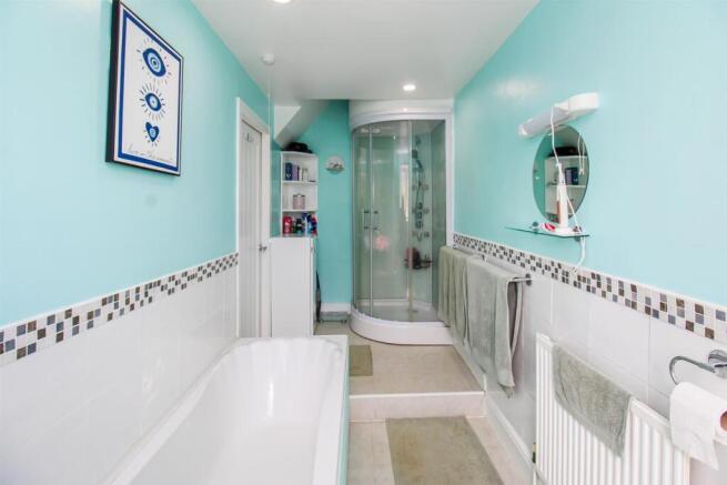4 bed Terraced for sale Image 10