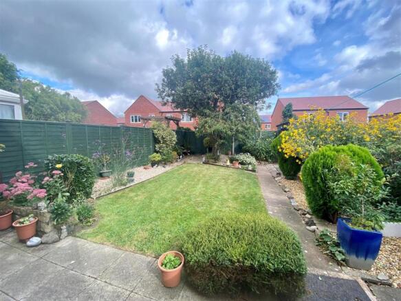 51 Summerfield garden.jpg