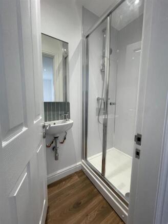 2 bed Flat to rent Image 5