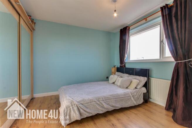 MASTER BEDROOM:
