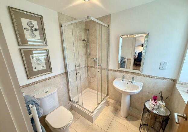 3 bed Apartment for sale Image 11