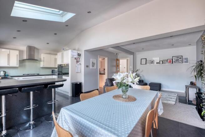 Kitchen / Lounge ...