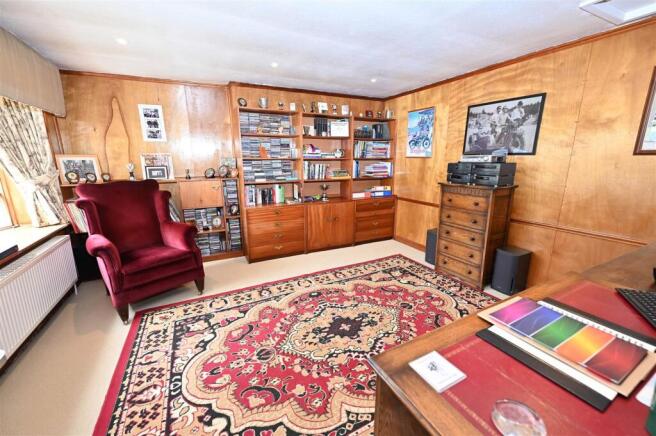 4 bed Detached for sale Image 10
