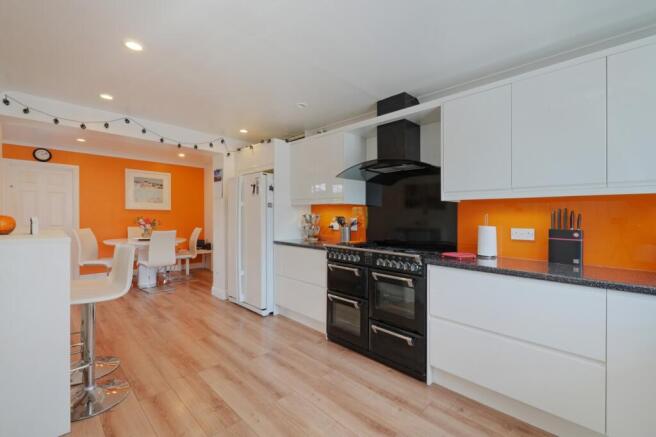 4 bed Detached for sale Image 4