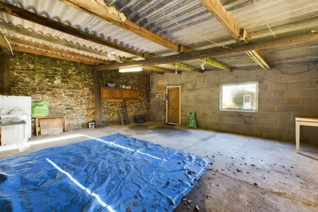 Garage/Outbuilding