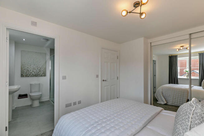 4 bed Link Detached House for sale Image 10