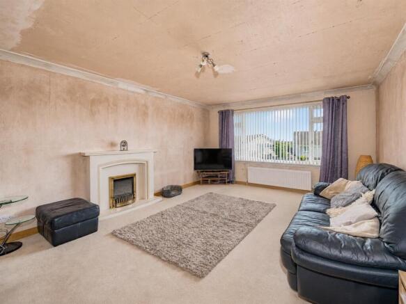 12 Beechwood Crescent Kirriemuir-5.jpg