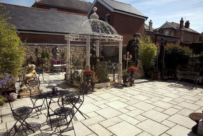 ITALIANATE GARDEN