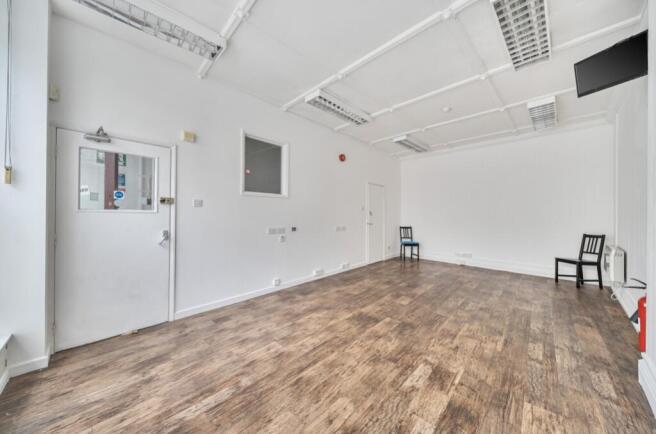 1419450-4-699c3c6654781