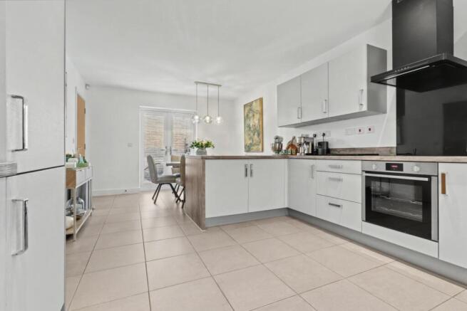 4 bed Detached for sale Image 9