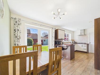 Lynwith Close, Carlton, DN14