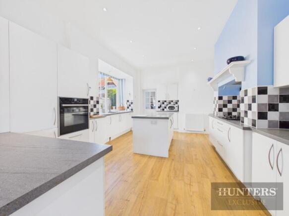 5 bed Semi-Detached for sale Image 6