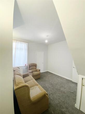 3 bed Terraced to rent Image 3