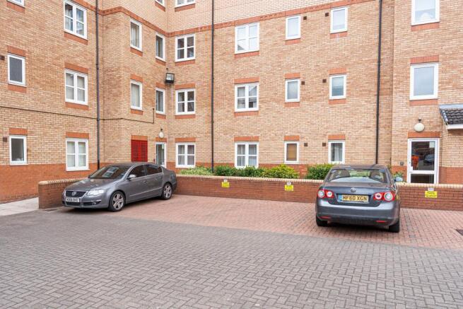 2 bed Apartment to rent Image 8