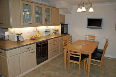 Superb Open Plan Dining Kitchen / Family Room