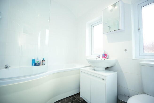 3 bed Terraced to rent Image 7
