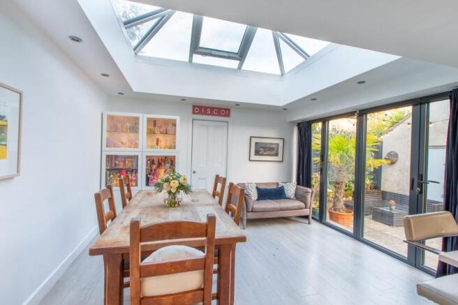 4 bed Semi-Detached for sale Image 3