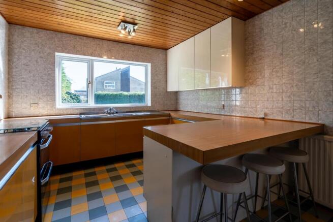 4 bed Detached for sale Image 10