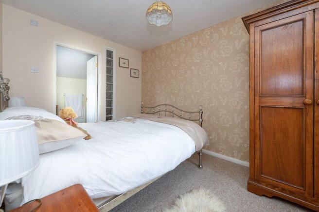 Bedroom 1 (w/ en-suite)