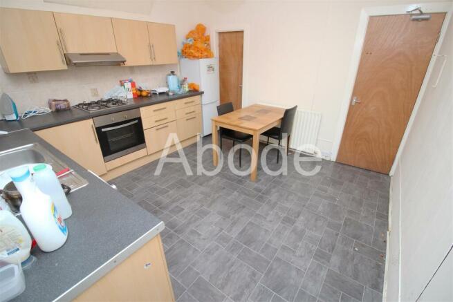 3 bed House to rent Image 5