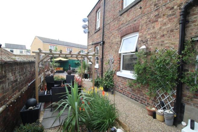 2 bed Apartment for sale Image 6