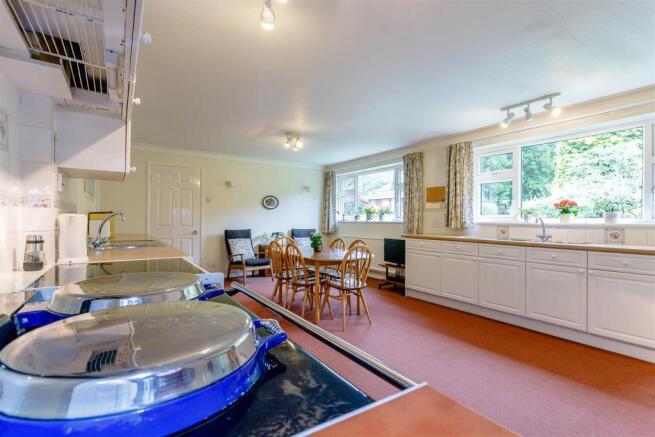 8344705-interior13.jpg