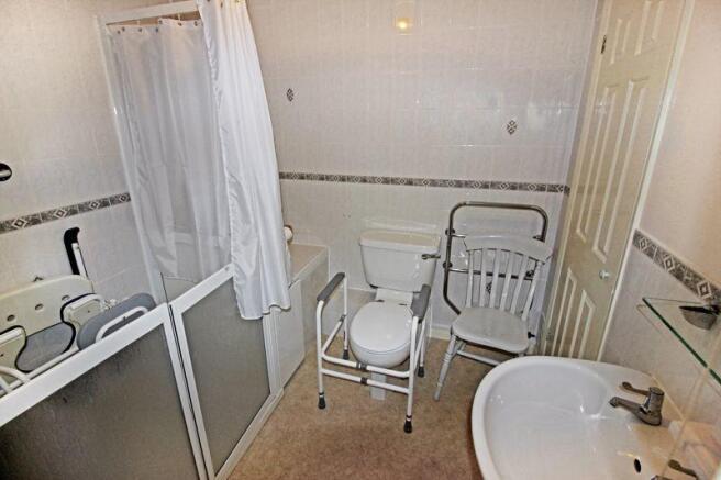 SHOWER ROOM