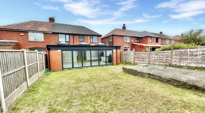5 bed Semi-Detached for sale Image 5