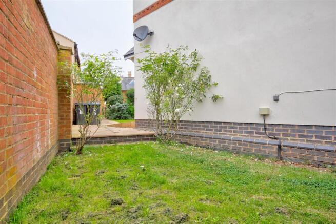 5 side garden.jpg