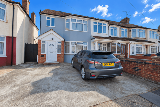 Spacious Furnished Studio / One-Bedroom Annexe �