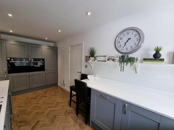 Kitchen/ Breakfast Room