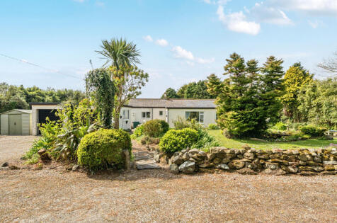 Meaver Road, Mullion, Helston, Cornwall