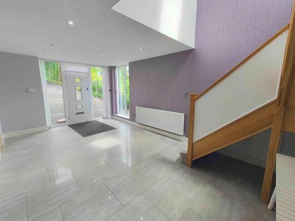 5 bed Detached for sale Image 4