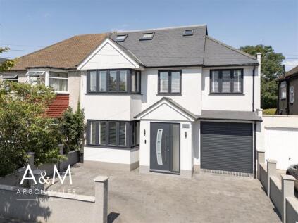 Felstead Avenue, Clayhall