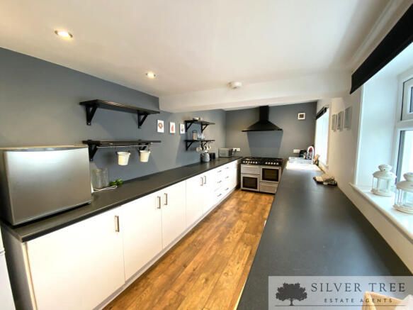 4 bed Terraced for sale Image 5