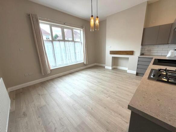 Kitchen / Lounge