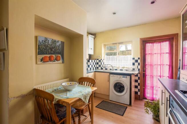 Old Maltongate 54 Kitchen-2.jpg