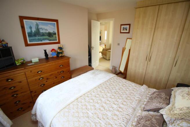 22 Bed 2.JPG