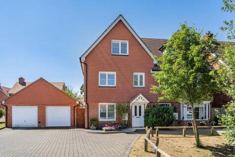 Parsons Way, Tongham, Farnham, Surrey, GU10