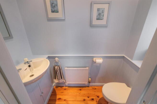 4 bed Semi-Detached for sale Image 11