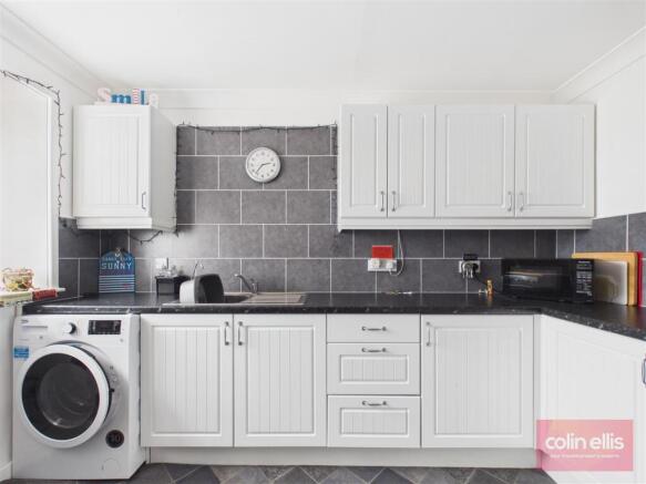 2 bed Flat for sale Image 9