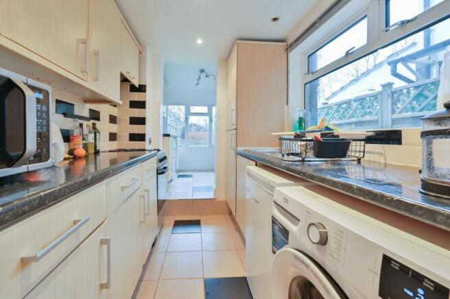 Grover Road, Watford, Hertfordshire, WD19 photo 4
